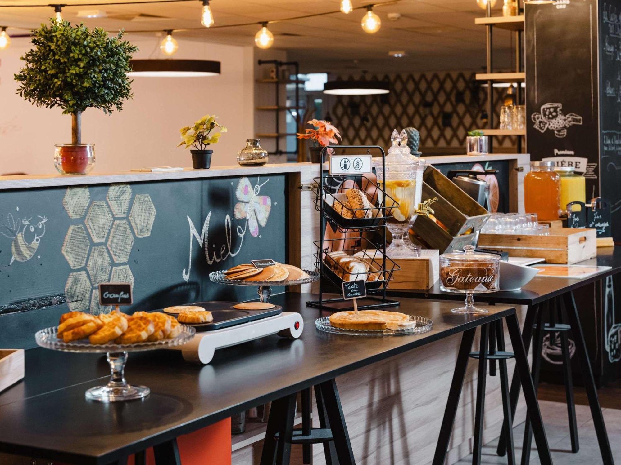 Hotel Mercure Lille Aeroport Bagian luar foto