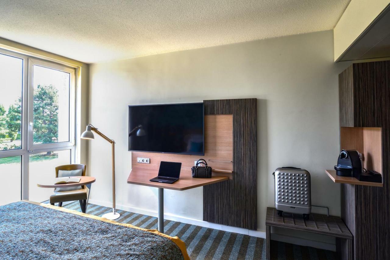 Hotel Mercure Lille Aeroport Bagian luar foto