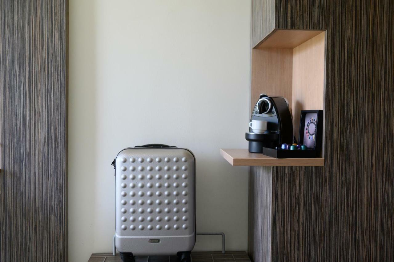 Hotel Mercure Lille Aeroport Bagian luar foto